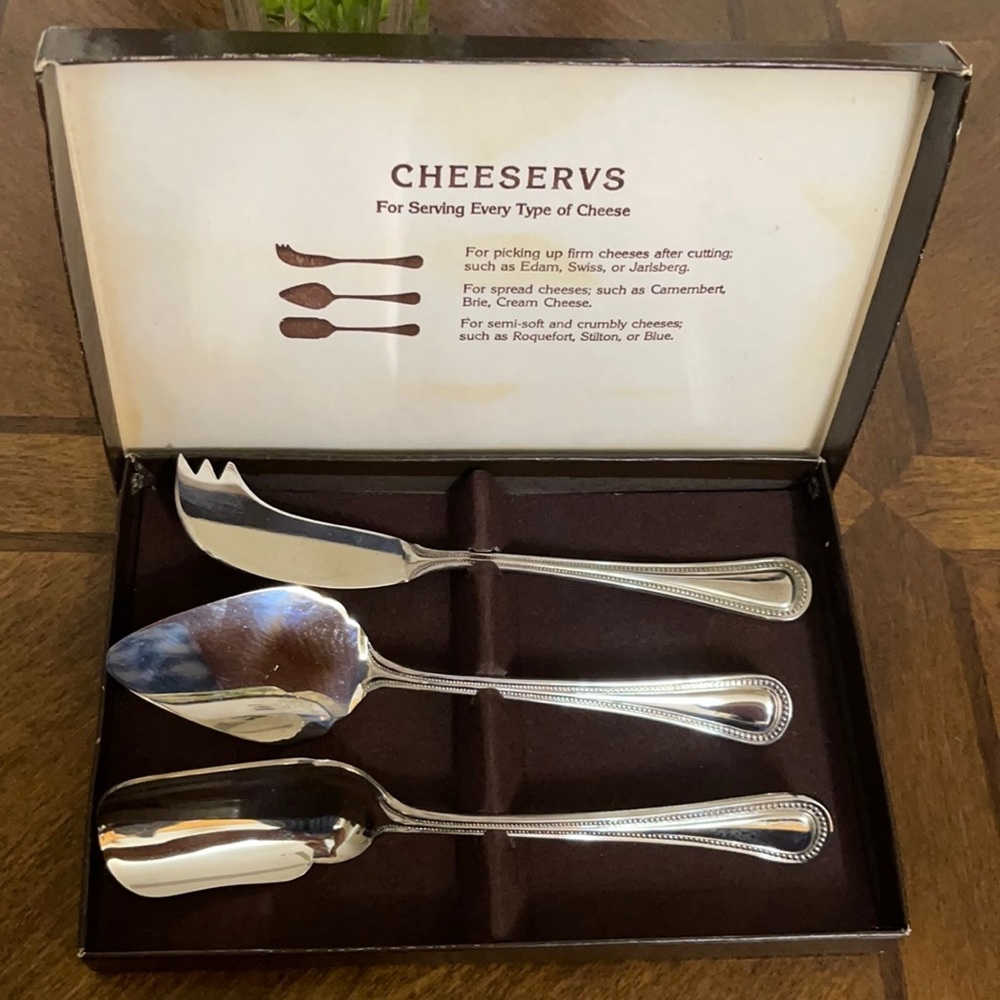 # 1114 Vintage Godinger set for cheese.